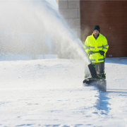 Снегоуборщик аккумуляторный Greenworks 82SN22 82V (c АКБ 5Ач и ЗУ)