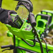 Тележка аккумуляторная садовая Greenworks G40GC 40В без АКБ и ЗУ (7400007)