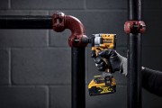 Гайковерт DeWalt DCF922P2T (с 2-мя АКБ, кейс)
