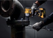 Гайковерт DeWalt DCF922P2T (с 2-мя АКБ, кейс)
