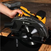 Циркулярная пила Deko DKCS2300W 084-1050